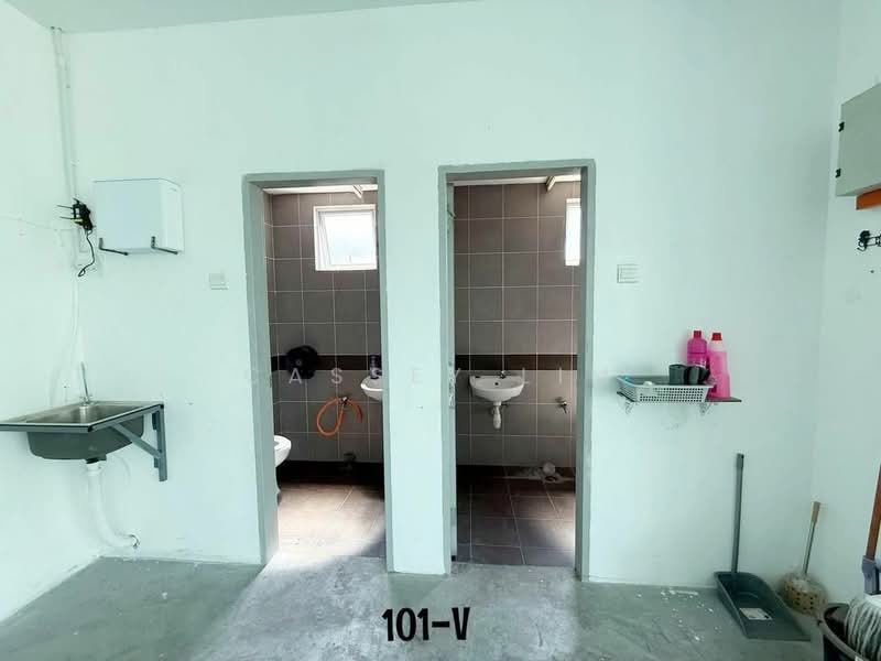Semi-D Factory for Sale in Klang (Selangor) - Cassey Lim - Bathroom - PropertyGuru.com.my