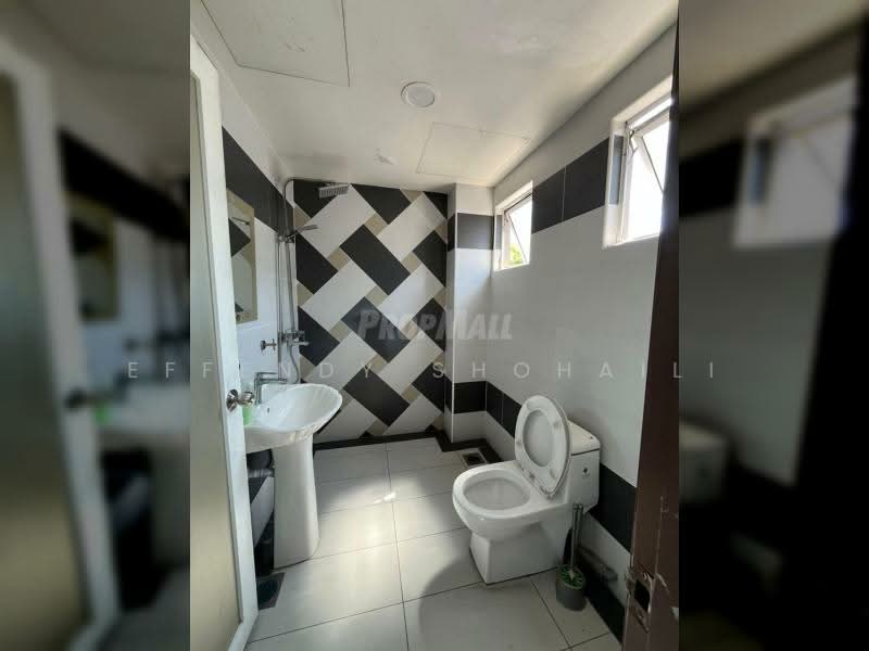 Kedai / Pejabat untuk Dijual di Hicom - Glenmarie Industrial Park (Shah Alam) - Effendy Shohaili - Bathroom - PropertyGuru.com.my
