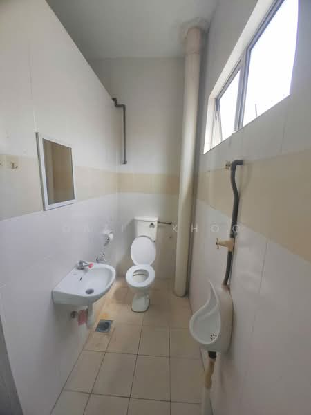 Kedai untuk Disewa di Bercham (Ipoh) - Qazin Khoo - Bathroom - PropertyGuru.com.my