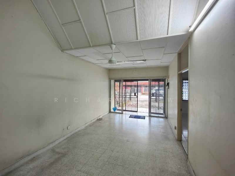 1-storey Terraced House for Sale in SS4 (Petaling Jaya) - Richard Liew - Living Room - PropertyGuru.com.my