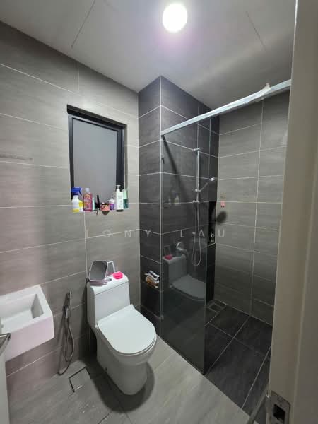 Servis Apartment untuk Dijual di Sinaran - Tony Lau - Bathroom - PropertyGuru.com.my
