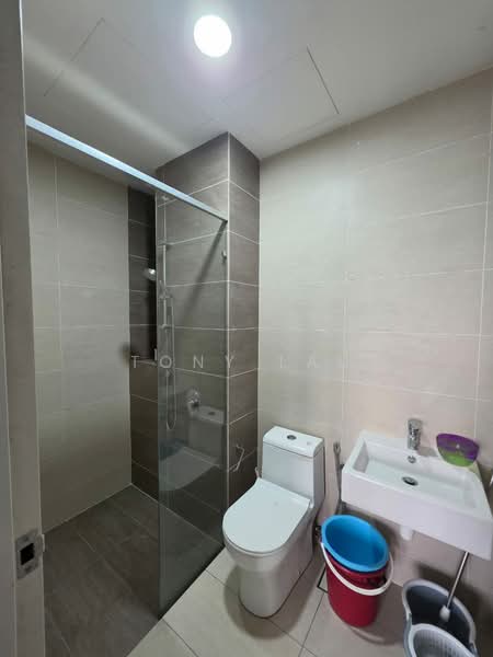 Servis Apartment untuk Dijual di Sinaran - Tony Lau - Bathroom - PropertyGuru.com.my