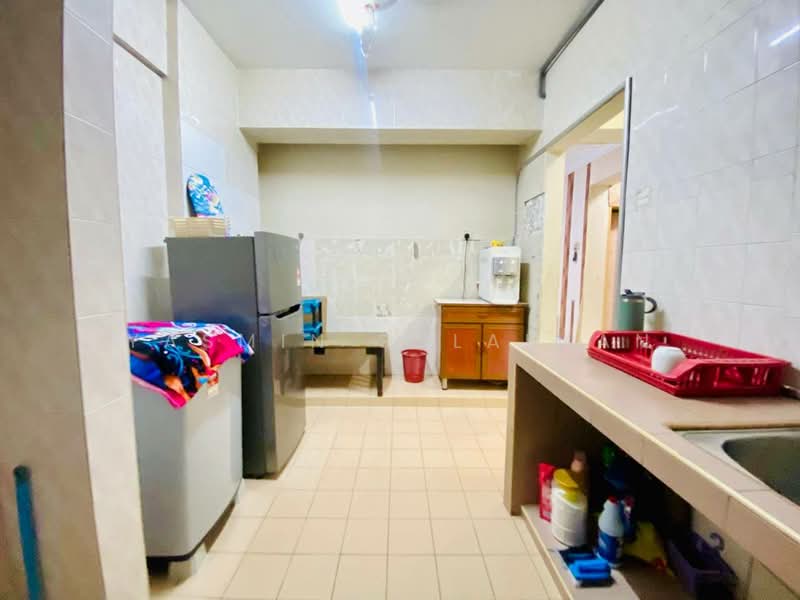 Condominium for Sale at Bayu Tasik 1 - Yasmin Sulaiman - Kitchen - PropertyGuru.com.my
