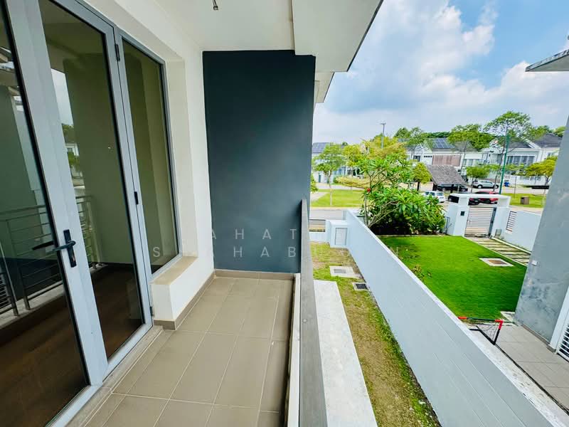 Rumah Berkembar untuk Dijual di Denai Alam (Shah Alam) - Nahathir Shahabudin - Balcony - PropertyGuru.com.my