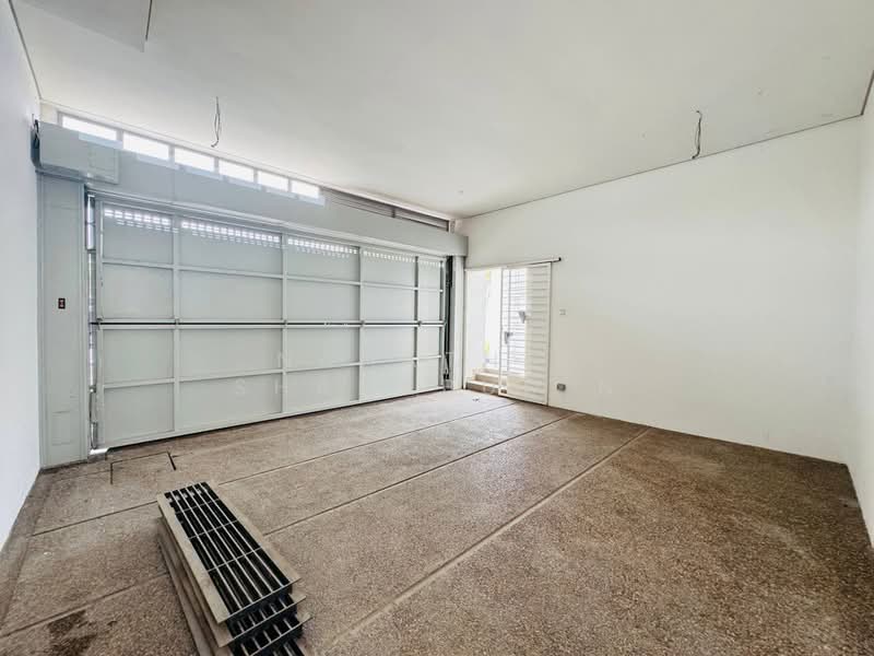 Rumah Berkembar untuk Dijual di Denai Alam (Shah Alam) - Nahathir Shahabudin - Car Park - PropertyGuru.com.my