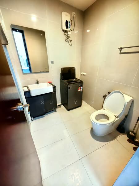 Condominium for Rent at Amberside @ Country Garden Danga Bay - Sun Yap - Bathroom - PropertyGuru.com.my