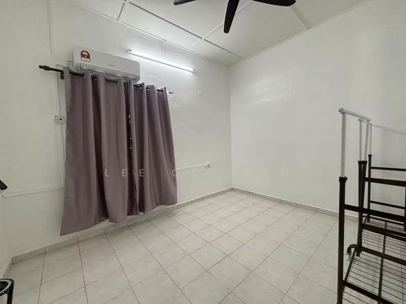1-storey Terraced House for Sale in Taman Ungku Tun Aminah (Skudai) - Lee Qiu Wen - Bedroom - PropertyGuru.com.my