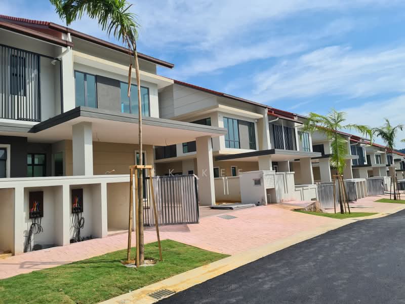 Rumah Berkembar untuk Dijual di Bandar Kinrara Seksyen 8 (Bandar Kinrara) - SK Kee - Exterior - PropertyGuru.com.my