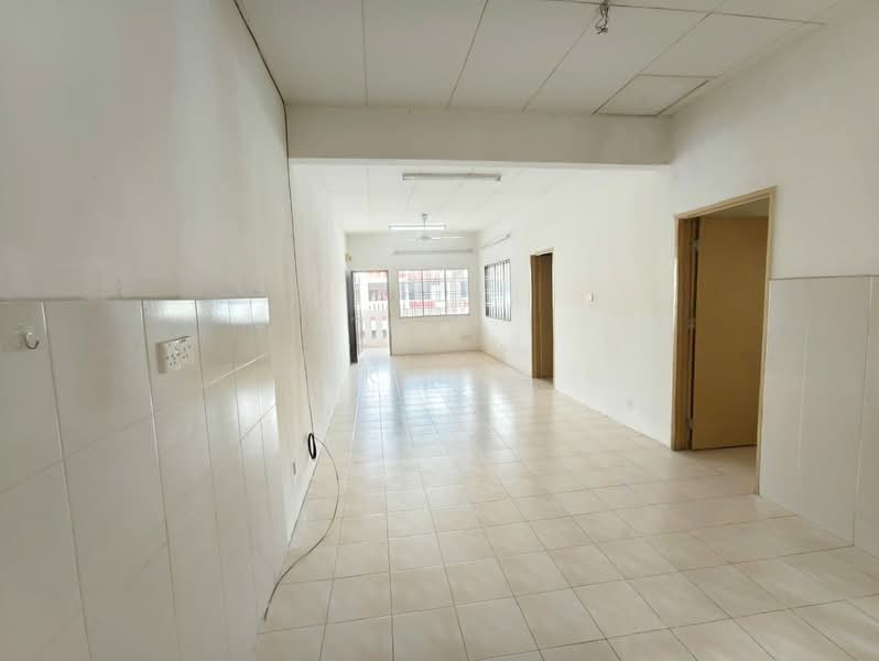 Townhouse for Sale in Bandar Country Homes (Rawang) - SK Luk - Interior - PropertyGuru.com.my