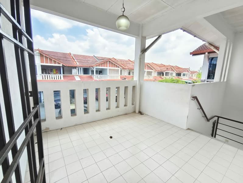 Townhouse for Sale in Bandar Country Homes (Rawang) - SK Luk - Exterior - PropertyGuru.com.my