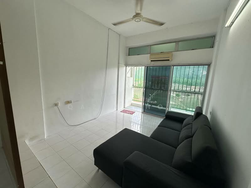 Apartment for Rent at Le Courts Desa Tambun - Qazin Khoo - Living Room - PropertyGuru.com.my