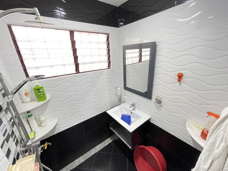Rumah Bandar untuk Disewa di Selayang Baru (Selayang) - MY Loh - Bathroom - PropertyGuru.com.my