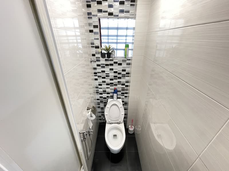 Rumah Bandar untuk Disewa di Selayang Baru (Selayang) - MY Loh - Bathroom - PropertyGuru.com.my