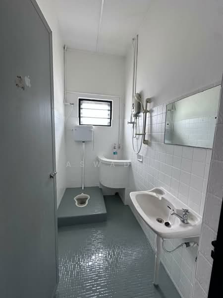 Semi-Detached House for Sale in Taman Bersatu (Sungai Petani) - Aswad . - Bathroom - PropertyGuru.com.my