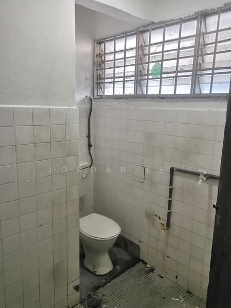 Rumah Teres untuk Disewa di Taman Melaka Jaya (Batu Berendam) - Jordan Lee - Bathroom - PropertyGuru.com.my