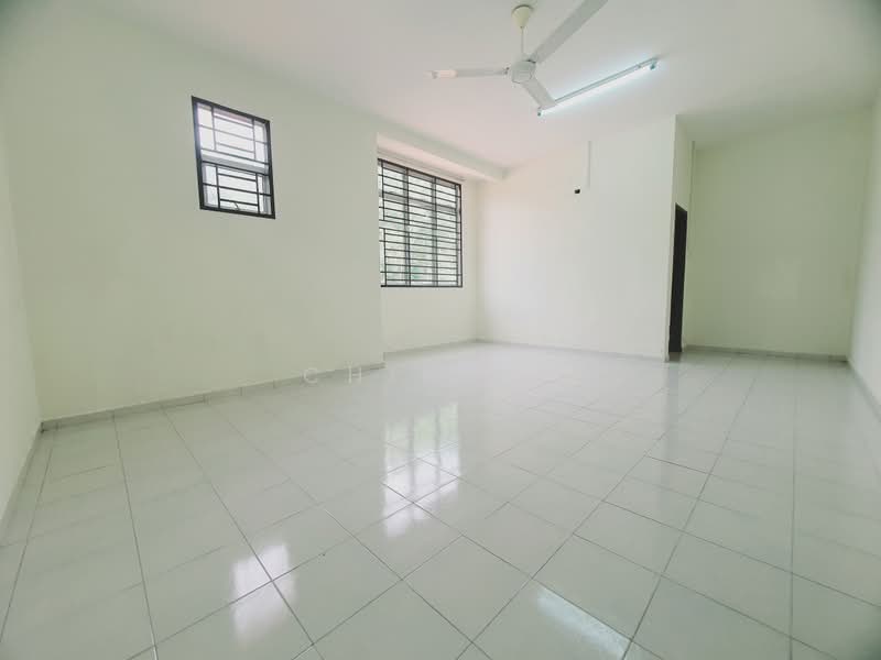 Rumah Teres 2 Tingkat untuk Disewa di Taman Sutera Wangi (Batu Berendam) - CHIN FN - Living Room - PropertyGuru.com.my
