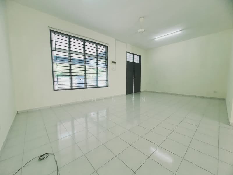 Rumah Teres 2 Tingkat untuk Disewa di Taman Sutera Wangi (Batu Berendam) - CHIN FN - Living Room - PropertyGuru.com.my