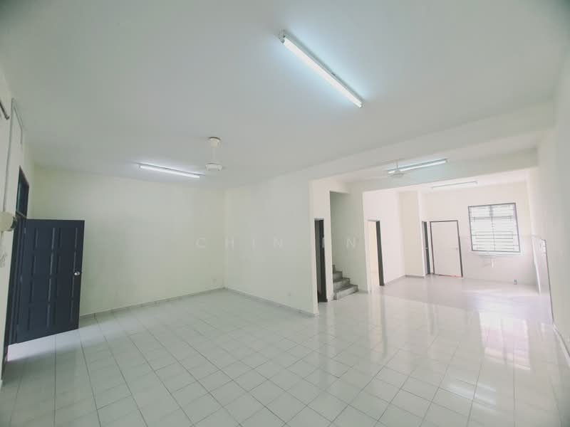 Rumah Teres 2 Tingkat untuk Disewa di Taman Sutera Wangi (Batu Berendam) - CHIN FN - Living Room - PropertyGuru.com.my