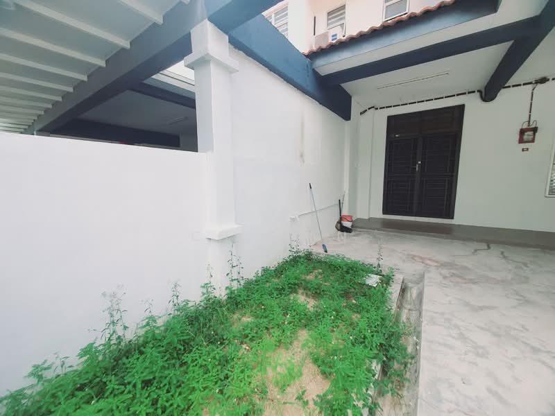 Rumah Teres 2 Tingkat untuk Disewa di Taman Sutera Wangi (Batu Berendam) - CHIN FN - Exterior - PropertyGuru.com.my