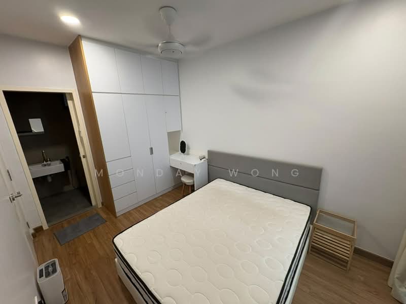 Servis Apartment untuk Disewa di AraTre' Residences - Monday Wong - Master Bedroom - PropertyGuru.com.my