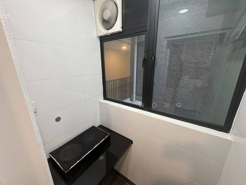 Servis Apartment untuk Disewa di AraTre' Residences - Monday Wong - Yard/Wet Kitchen - PropertyGuru.com.my