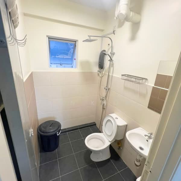 Pangsapuri untuk Disewa di Pangsapuri Suria 1 Batu Kawan - Ann Khor - Bathroom - PropertyGuru.com.my