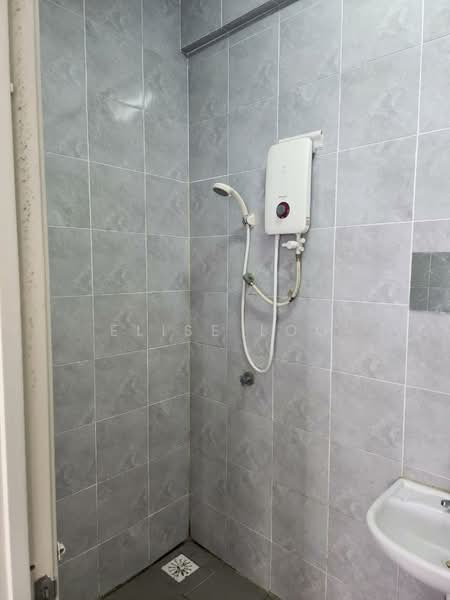 Pangsapuri untuk Dijual di Vesta View - Elise Loo - Bathroom - PropertyGuru.com.my