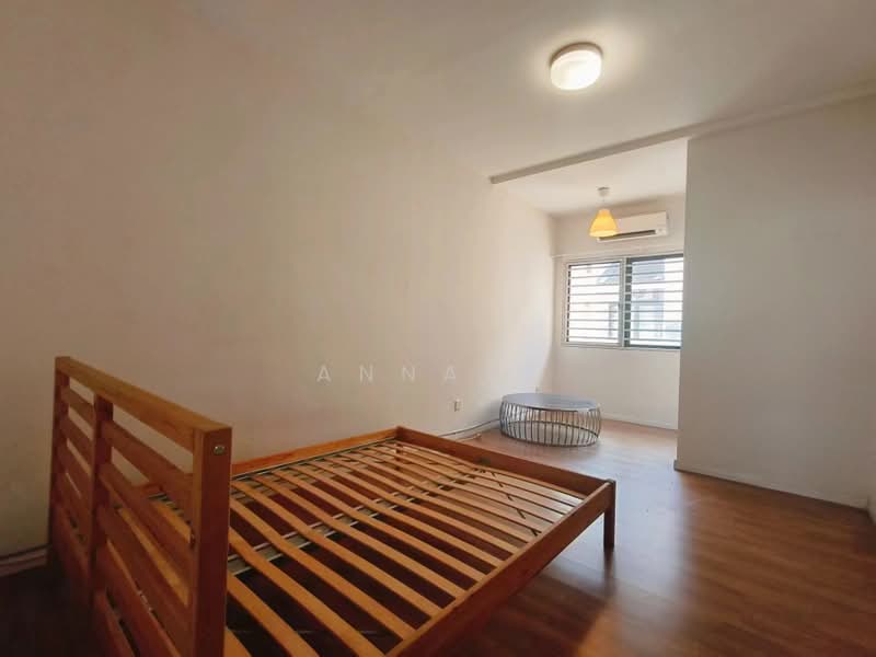 3-storey Terraced House for Sale in Lake Fields (Sungai Besi) - Anna H - Bedroom - PropertyGuru.com.my
