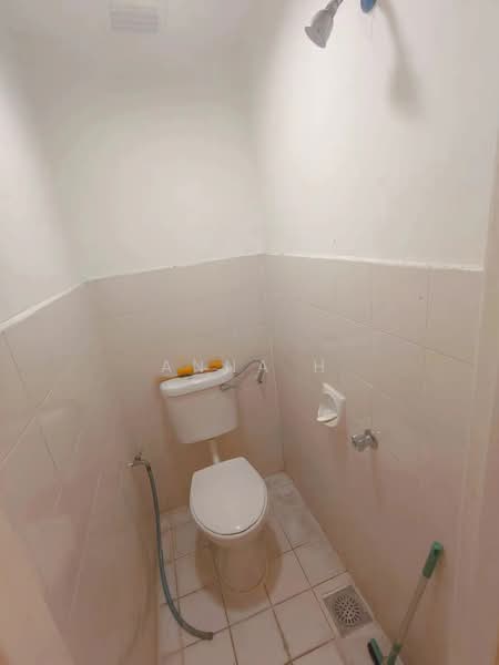 3-storey Terraced House for Sale in Lake Fields (Sungai Besi) - Anna H - Bathroom - PropertyGuru.com.my