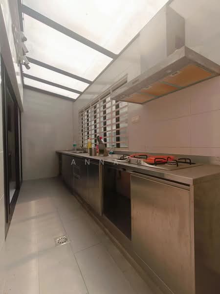 3-storey Terraced House for Sale in Lake Fields (Sungai Besi) - Anna H - Kitchen - PropertyGuru.com.my