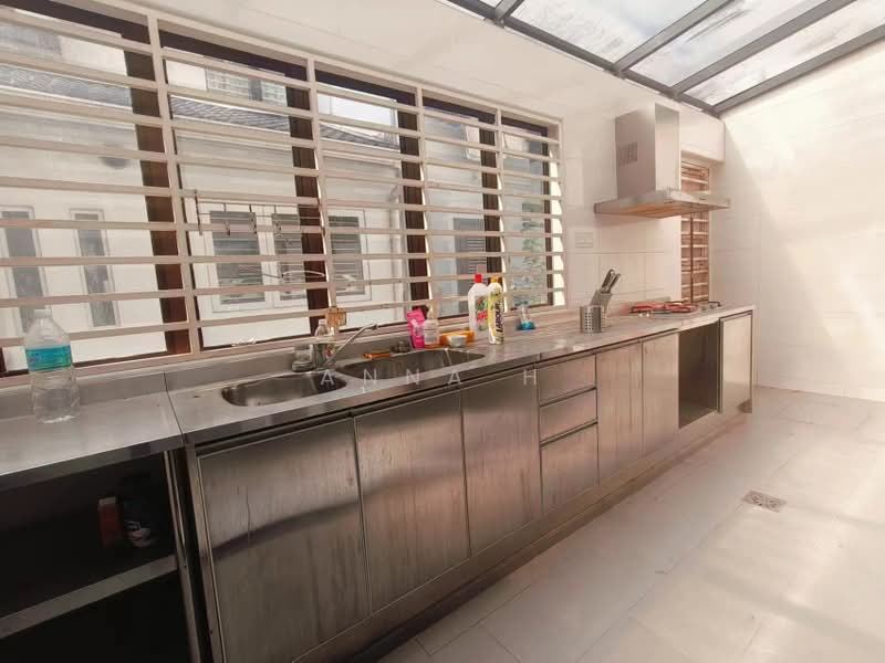 3-storey Terraced House for Sale in Lake Fields (Sungai Besi) - Anna H - Kitchen - PropertyGuru.com.my