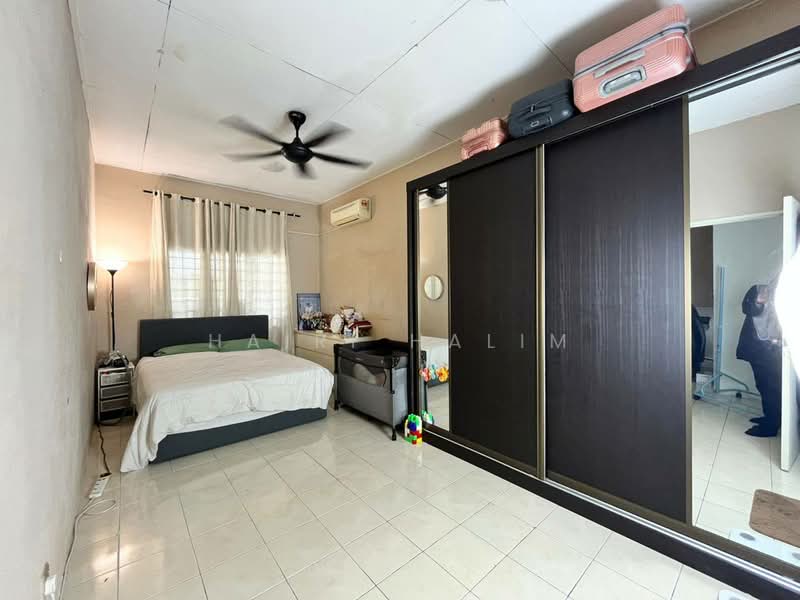 Rumah Berkembar untuk Dijual di Seksyen 29 (Shah Alam) - Hairi Halim - PropertyGuru.com.my