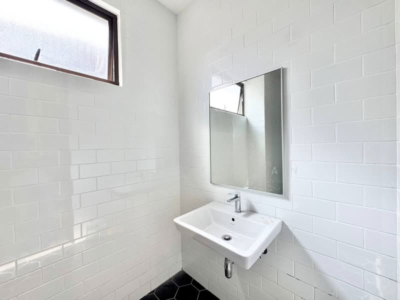 3-storey Terraced House for Sale in Cyberjaya (Selangor) - Halim Mazlan - Bathroom - PropertyGuru.com.my