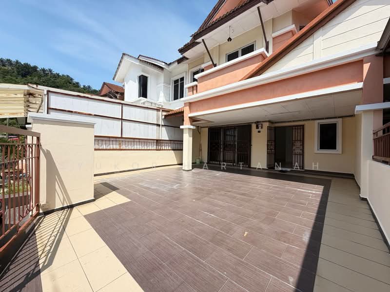 2-storey Terraced House for Sale in Alam Suria (Puncak Alam) - Syukor Hartanah - Exterior - PropertyGuru.com.my