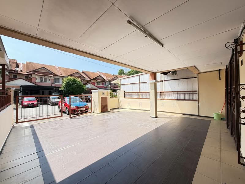 2-storey Terraced House for Sale in Alam Suria (Puncak Alam) - Syukor Hartanah - Exterior - PropertyGuru.com.my