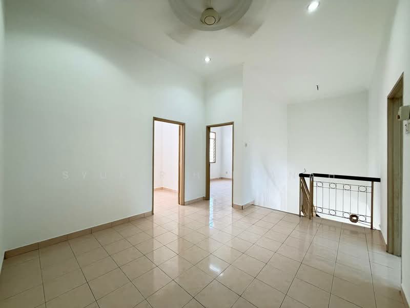 2-storey Terraced House for Sale in Alam Suria (Puncak Alam) - Syukor Hartanah - Living Room - PropertyGuru.com.my