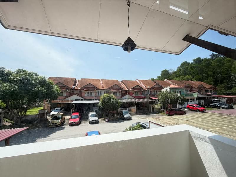 2-storey Terraced House for Sale in Alam Suria (Puncak Alam) - Syukor Hartanah - Exterior - PropertyGuru.com.my