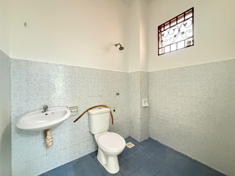 2-storey Terraced House for Sale in Alam Suria (Puncak Alam) - Syukor Hartanah - Bathroom - PropertyGuru.com.my