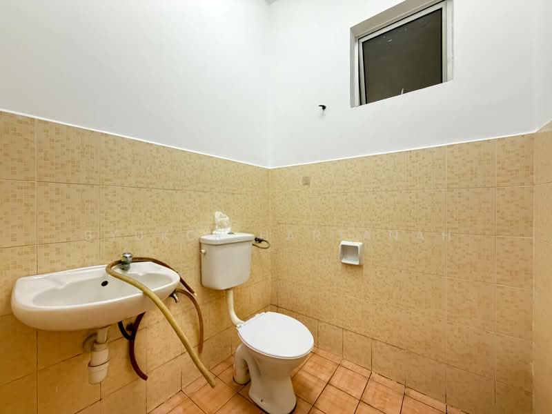 2-storey Terraced House for Sale in Alam Suria (Puncak Alam) - Syukor Hartanah - Bathroom - PropertyGuru.com.my