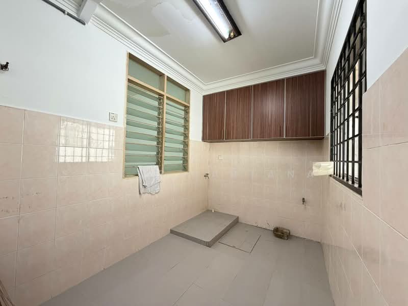 2-storey Terraced House for Sale in Alam Suria (Puncak Alam) - Syukor Hartanah - Kitchen - PropertyGuru.com.my
