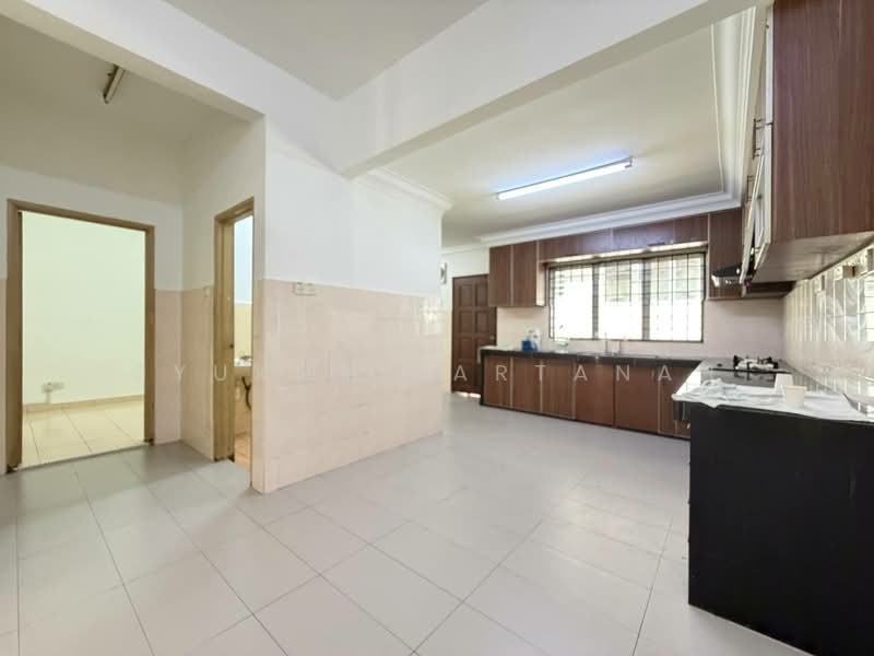 2-storey Terraced House for Sale in Alam Suria (Puncak Alam) - Syukor Hartanah - Kitchen - PropertyGuru.com.my