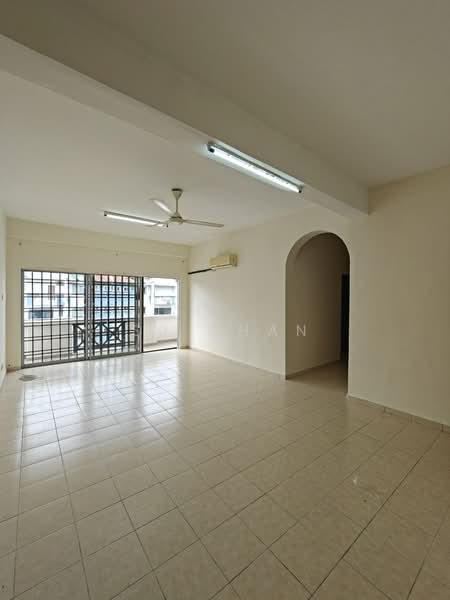 Pangsapuri untuk Disewa di Desa Skudai Apartment - SJ CHAN - Living Room - PropertyGuru.com.my
