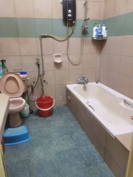 2-storey Terraced House for Sale in Taman Ungku Tun Aminah (Skudai) - Sharon Ong - Bathroom - PropertyGuru.com.my