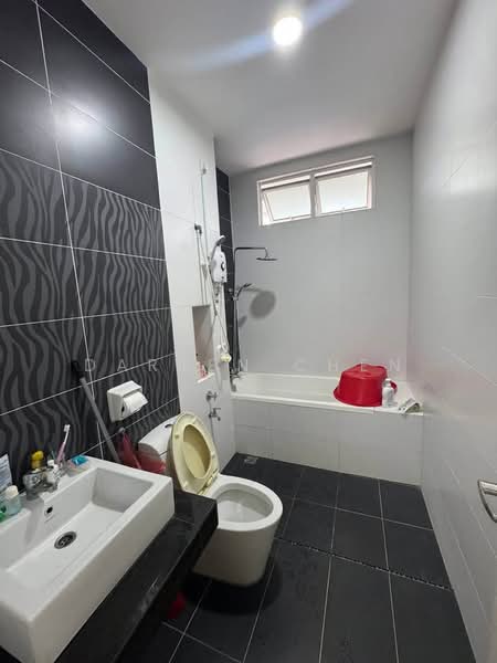 Rumah Berkembar untuk Dijual di Taman Adda Heights (Tebrau) - Darren Chen - Bathroom - PropertyGuru.com.my