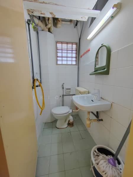 Pangsapuri untuk Disewa di Pangsapuri Orkid - Eric Liew - Bathroom - PropertyGuru.com.my