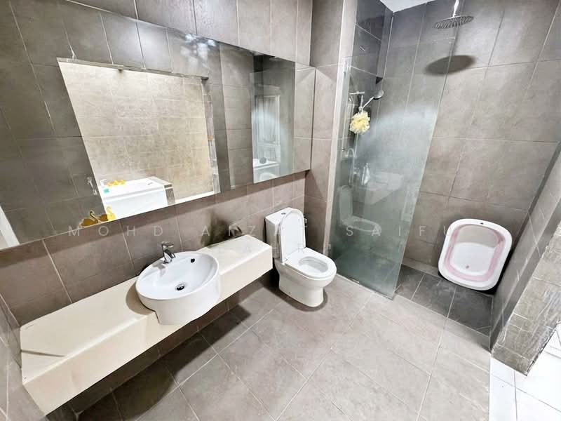 Semi-Detached House for Sale in Kajang (Selangor) - Mohd Aizat Saiful Bahri - Bathroom - PropertyGuru.com.my