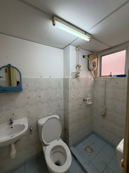 Apartment for Sale at Aliran Damai - Ryan Low - Bathroom - PropertyGuru.com.my