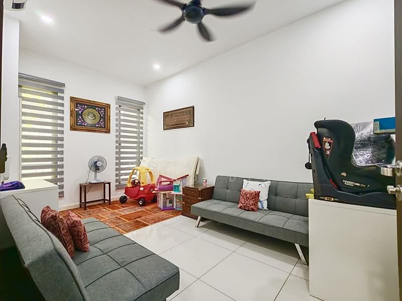 Rumah Berkembar untuk Dijual di Denai Alam (Shah Alam) - NORFADILAH ZAINUDDIN - Living Room - PropertyGuru.com.my