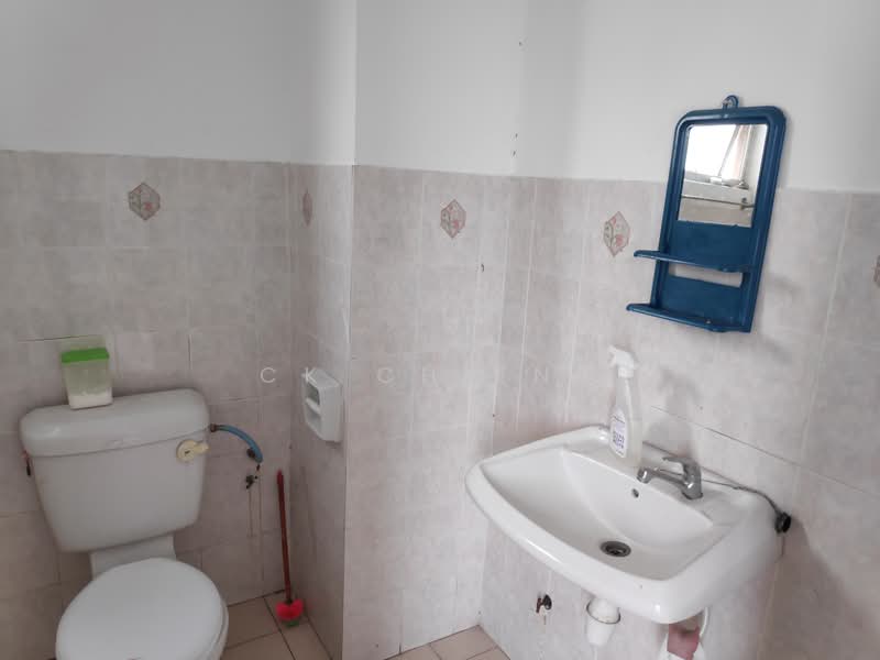Condominium for Rent at Ridzuan Condominium - CK Chieng - Bathroom - PropertyGuru.com.my