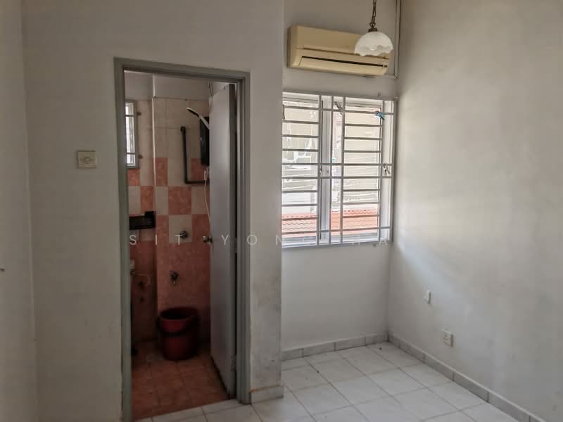 Terraced House for Rent in Bandar Botanic (Klang) - Sit Yong Hao - Bathroom - PropertyGuru.com.my